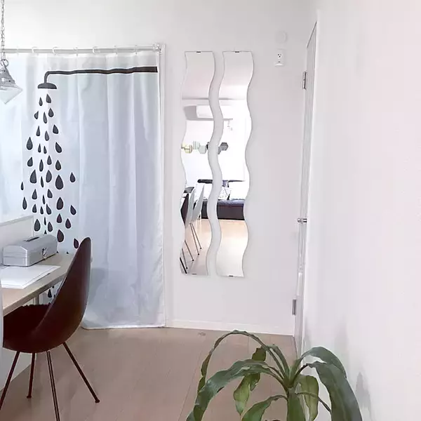 「使いやすさとデザインを両立！暮らしにそっと寄り添い、快適な時間をつくるIKEAのミラー」の画像