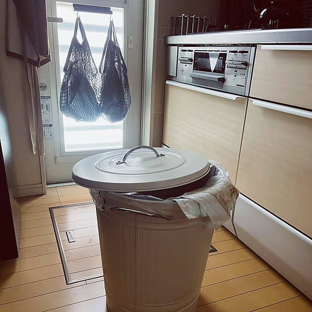 キッチンもそれ以外も！暮らしに合わせて選べるIKEAのゴミ箱をご紹介