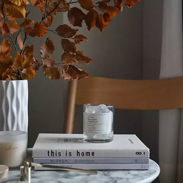 「洋書風ブックも格子窓作りもおまかせ♪セリアのアイテムを使ったDIYで海外風インテリア」の画像