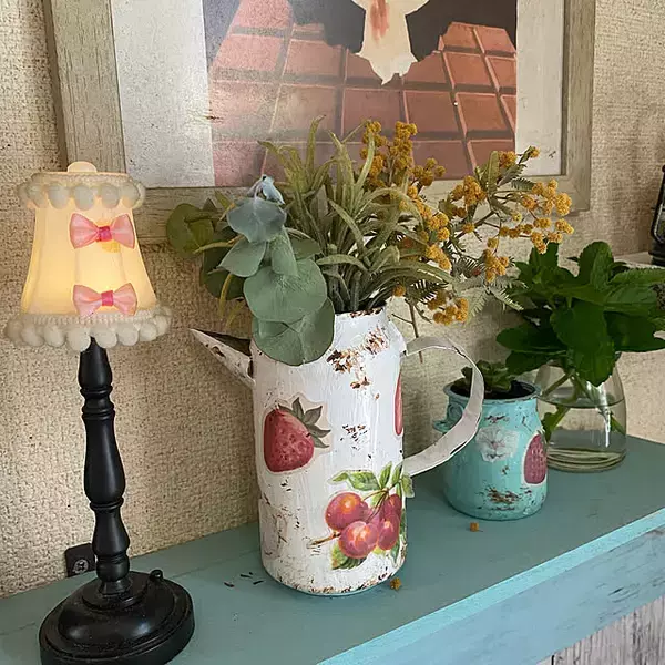 「洋書風ブックも格子窓作りもおまかせ♪セリアのアイテムを使ったDIYで海外風インテリア」の画像