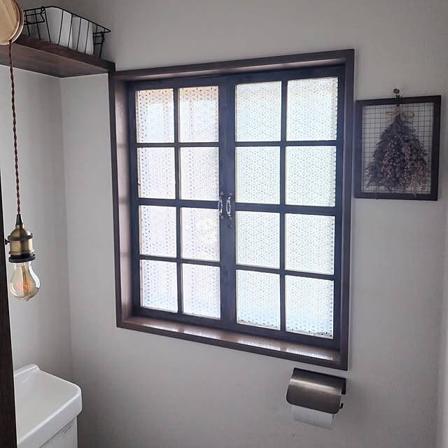 洋書風ブックも格子窓作りもおまかせ♪セリアのアイテムを使ったDIYで海外風インテリア