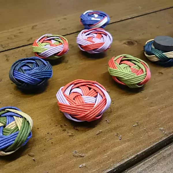 「編んでも編まなくても！きっとチャレンジしたくなるクラフトバンド作品6選」の画像