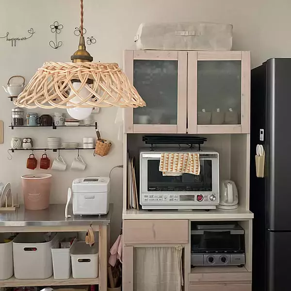 「インテリアに馴染み、出し入れしやすい！使用頻度が低い家電の収納法6選」の画像