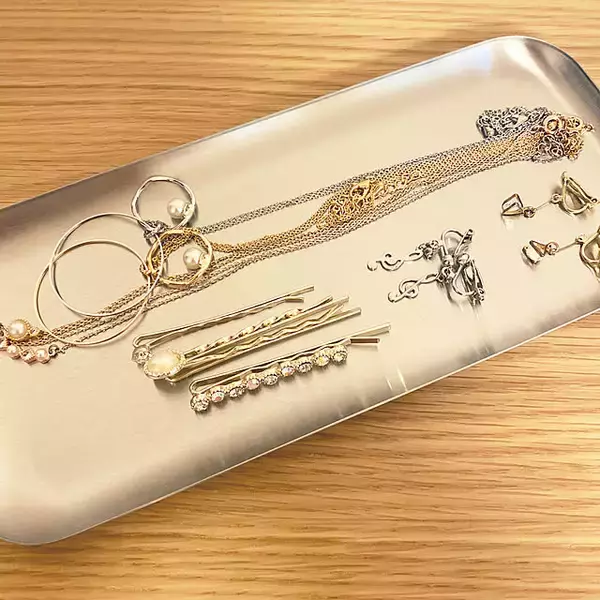 「見栄え抜群で気分が上がる。ファッションコーディネートがもっと楽しくなるアクセサリー収納の実例」の画像