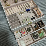 「見栄え抜群で気分が上がる。ファッションコーディネートがもっと楽しくなるアクセサリー収納の実例」の画像5