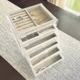 「見栄え抜群で気分が上がる。ファッションコーディネートがもっと楽しくなるアクセサリー収納の実例」の画像6