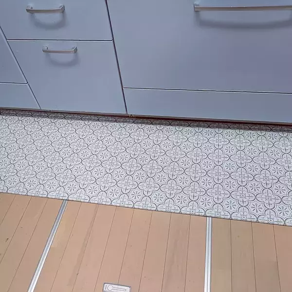 「「キッチンが快適に！足元冷えない＆掃除も楽なニトリのフロアマット 」by Shion+ さん」の画像