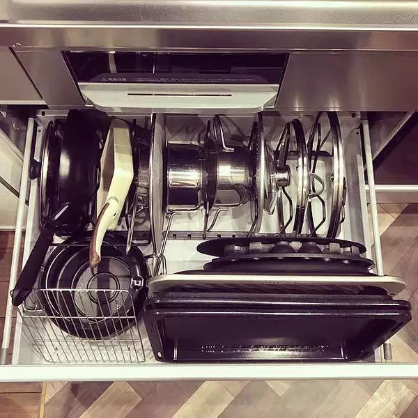 「家事効率がアップする！キッチン下の収納アイデア10選」の画像