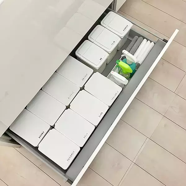 「家事効率がアップする！キッチン下の収納アイデア10選」の画像