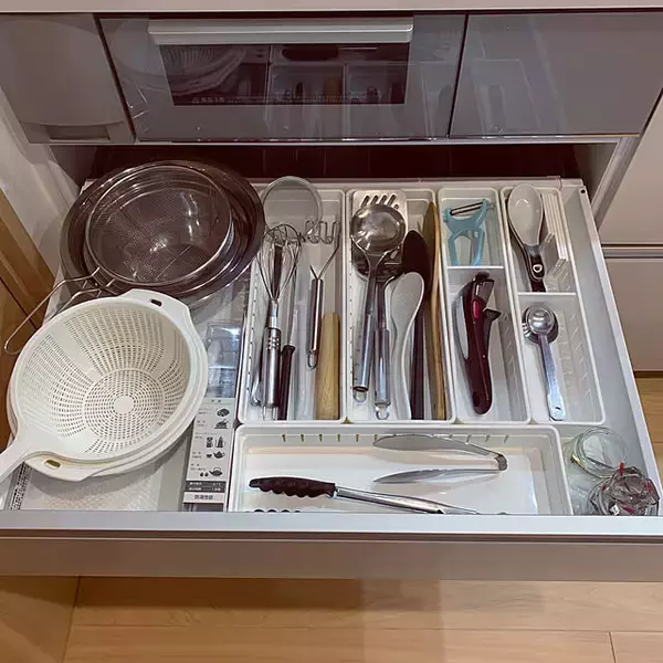 「家事効率がアップする！キッチン下の収納アイデア10選」の画像
