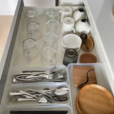 「効率的な捨て活ですっきり整う！洋服や食器、本の減らし方のコツ10選」の画像1