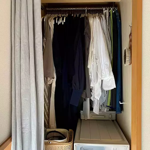 「効率的な捨て活ですっきり整う！洋服や食器、本の減らし方のコツ10選」の画像