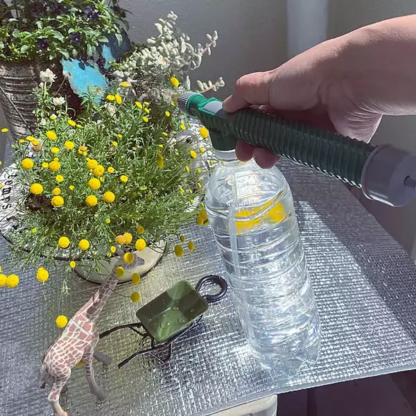「捨てずにとっておきたい！空のペットボトルの便利な活用アイデア」の画像