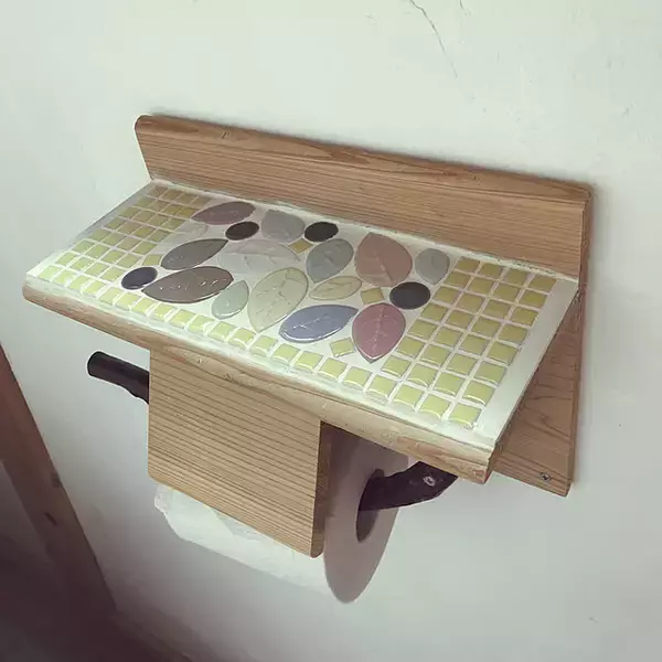 「トイレ空間をもっと心地よく自分らしく変える☆トイレットペーパーホルダーのDIYアイデア実例」の画像