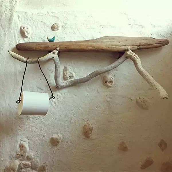 「トイレ空間をもっと心地よく自分らしく変える☆トイレットペーパーホルダーのDIYアイデア実例」の画像