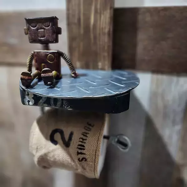 「トイレ空間をもっと心地よく自分らしく変える☆トイレットペーパーホルダーのDIYアイデア実例」の画像