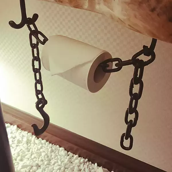 「トイレ空間をもっと心地よく自分らしく変える☆トイレットペーパーホルダーのDIYアイデア実例」の画像