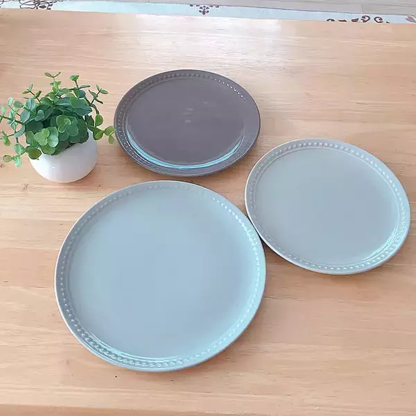 「プレートからマグカップまで♪デイリー使いにぴったりなダイソーの食器セレクション」の画像
