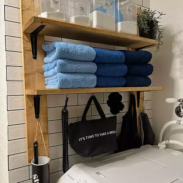 「暮らしが整う！すぐ真似したくなるS字フックの活用アイデア10選」の画像