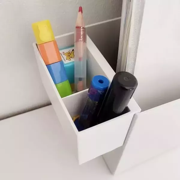 「引っ掛けるだけで小物の収納場所ができる！無印良品のファイルボックス用ポケットを活用したアイデア6選」の画像