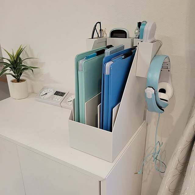 引っ掛けるだけで小物の収納場所ができる！無印良品のファイルボックス用ポケットを活用したアイデア6選