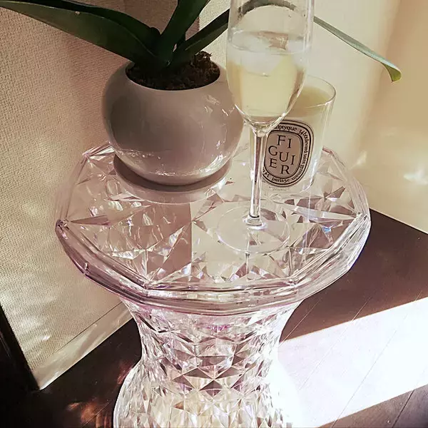 「お気に入りが見つかるかも♡寝室のサイドテーブルカタログ」の画像