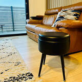 「ソファに座ったままでも手が届く！実用的でインテリア性も高い、ソファ周りの収納アイデア6選」の画像5