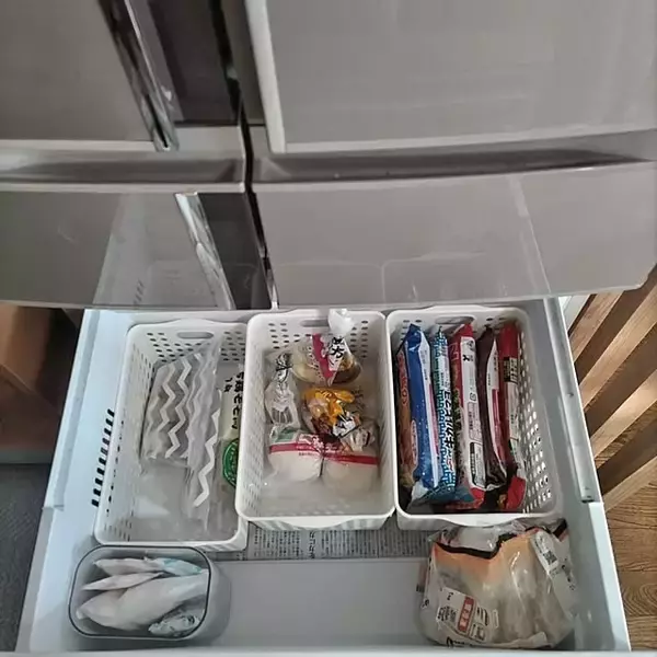 「冷蔵庫はいつ・何で掃除してる？無理なく清潔を保つ冷蔵庫掃除のアイデア」の画像