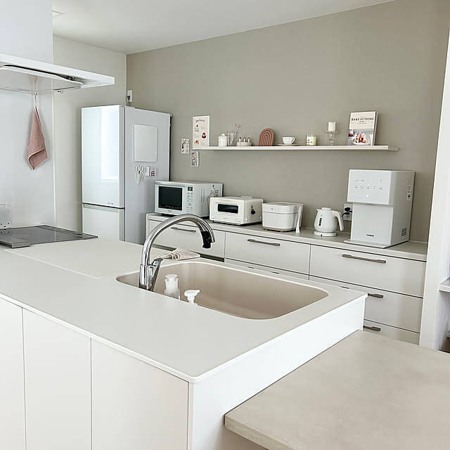 「やさしい淡色に包まれて。動作も気持ちもクリアになる、機能的なホワイトキッチン」 by moeさん