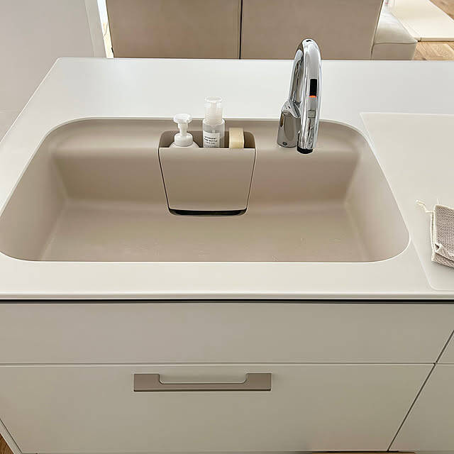 「やさしい淡色に包まれて。動作も気持ちもクリアになる、機能的なホワイトキッチン」 by moeさん