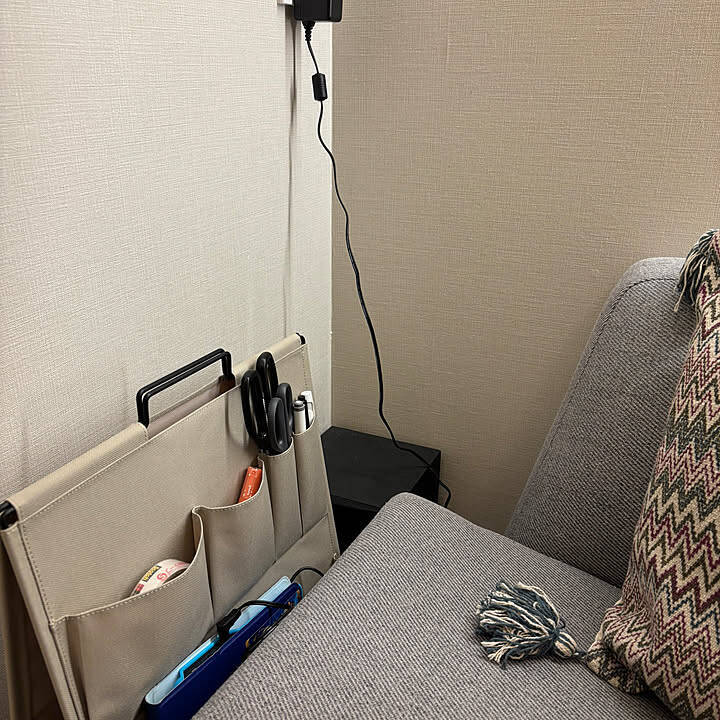 「リビングの散らかりを解消！驚くほど壁に馴染むキングジムの収納ファイル 」by AandT さん