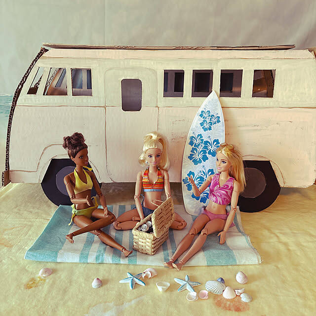 身近な材料で遊び心を満たす♪子どもからペットまで楽しめるダンボールハウスのDIY実例6選