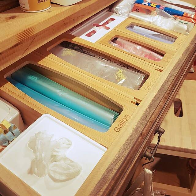 取り出しやすく、かさばらない☆すっきり片付くジッパーバッグの収納方法