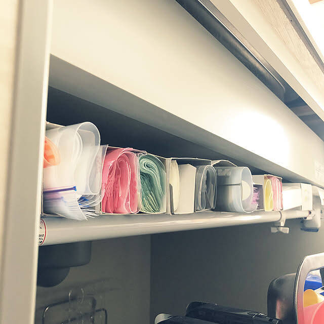 取り出しやすく、かさばらない☆すっきり片付くジッパーバッグの収納方法