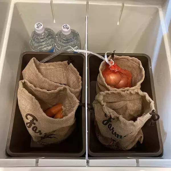 「床下収納を効率よく活用したい方必見！ストック収納から災害用の備蓄まで、床下収納のアイデア6選」の画像