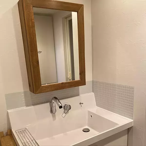 「毎日みんなが使うスペースだから。DIYで洗面所をお気に入り空間に」の画像