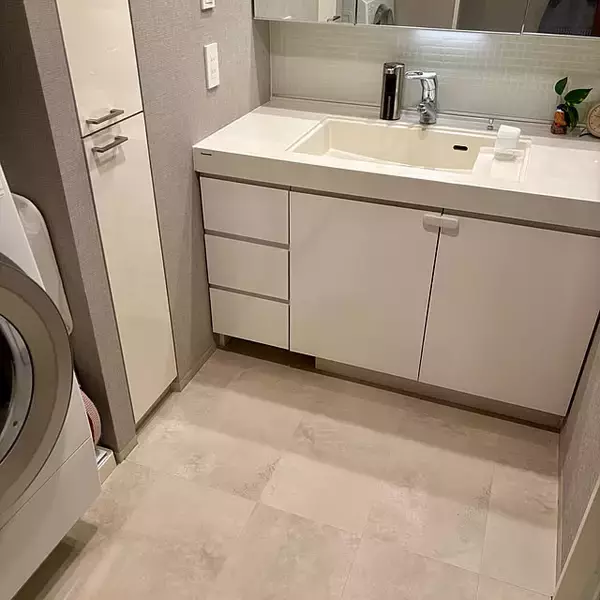 「毎日みんなが使うスペースだから。DIYで洗面所をお気に入り空間に」の画像