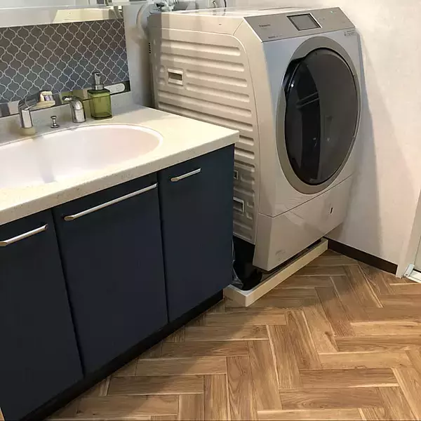 「毎日みんなが使うスペースだから。DIYで洗面所をお気に入り空間に」の画像