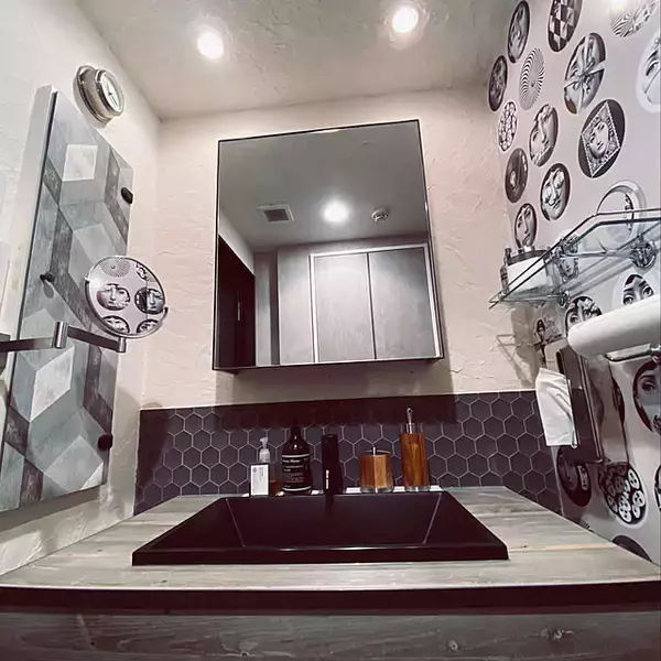 「毎日みんなが使うスペースだから。DIYで洗面所をお気に入り空間に」の画像