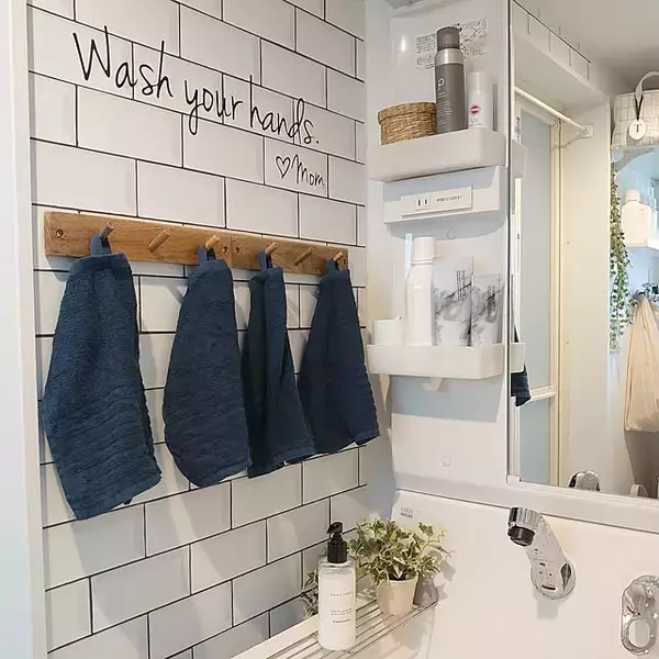 「毎日みんなが使うスペースだから。DIYで洗面所をお気に入り空間に」の画像