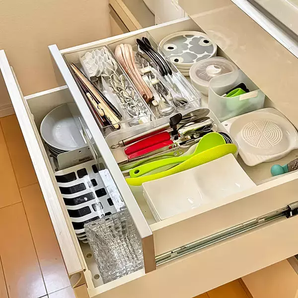 「使い勝手と美しさを両立！自分らしいキッチン背面収納の作り方」の画像