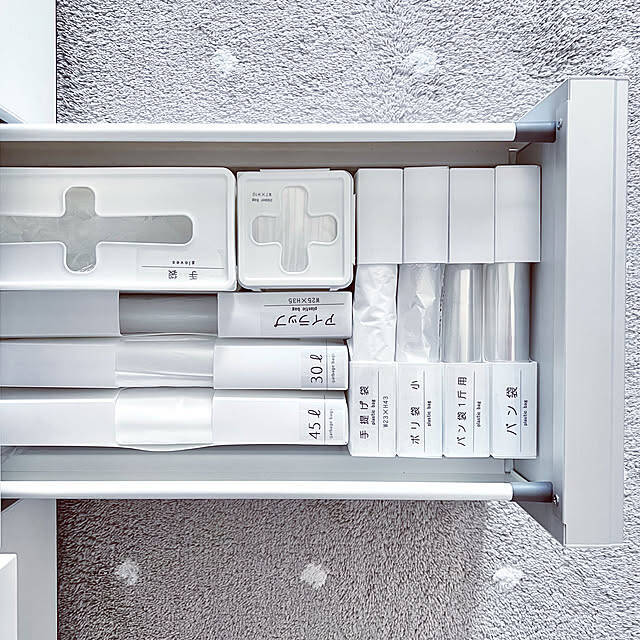 「リビングと心地よく繋がるキッチン。飾る楽しみと使いやすさを両立する工夫」 by pooさん