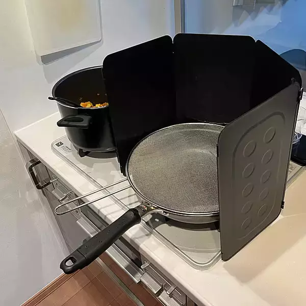 「汚れを防いで小まめに掃除！キッチンの床をきれいに保つ工夫」の画像