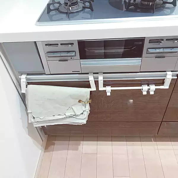 「汚れを防いで小まめに掃除！キッチンの床をきれいに保つ工夫」の画像