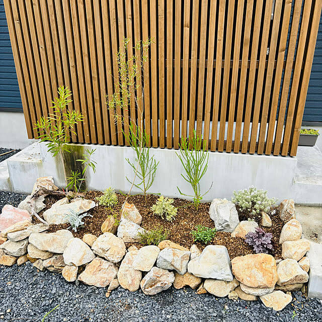 手づくりで叶える理想のお庭♡雰囲気別にチェックするDIY花壇6選