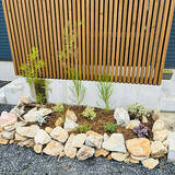 「手づくりで叶える理想のお庭♡雰囲気別にチェックするDIY花壇6選」の画像5