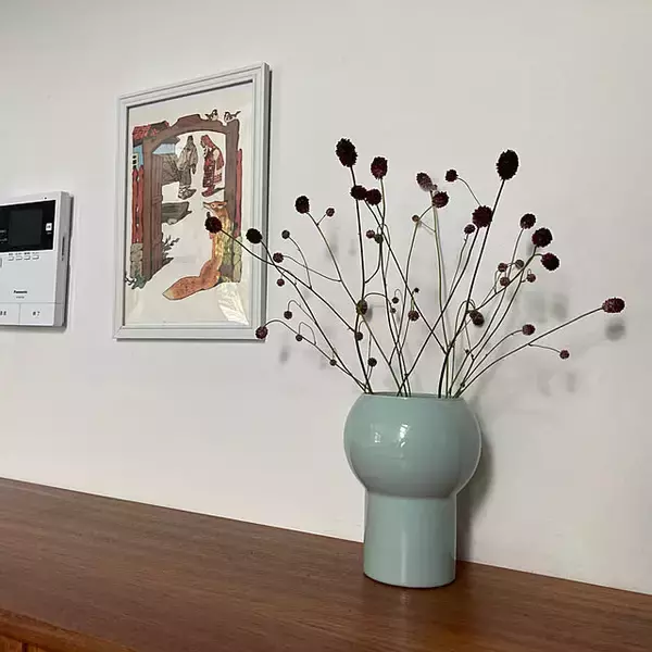 「【みんなが選んだ！】花のある暮らしがもっと楽しくなる♪3COINSのフラワーベース5選」の画像