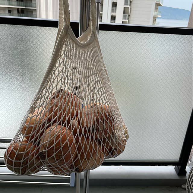 ナチュラルにお部屋を整えるおすすめアイテム！マルチに使えるネットバッグの活用アイデア6選