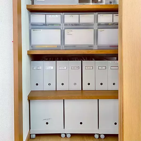 「詰め込むだけはもう卒業！出し入れしやすく使いこなす納戸収納のアイデア」の画像