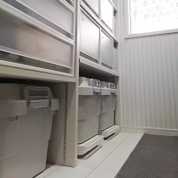 「詰め込むだけはもう卒業！出し入れしやすく使いこなす納戸収納のアイデア」の画像